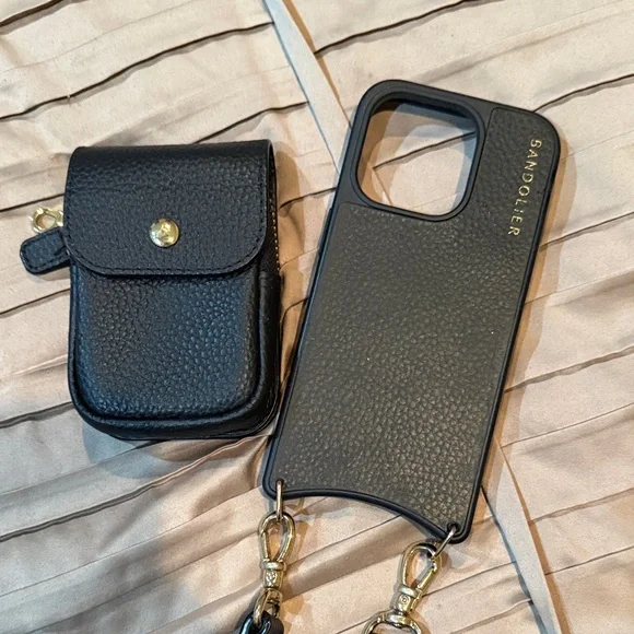 Bandolier River Magnet Black & Gold Crossbody Phone Holder for iPhone 15 Pro - Picture 2 of 6